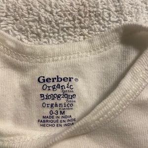 4 pack white short sleeve onesie size 0-3